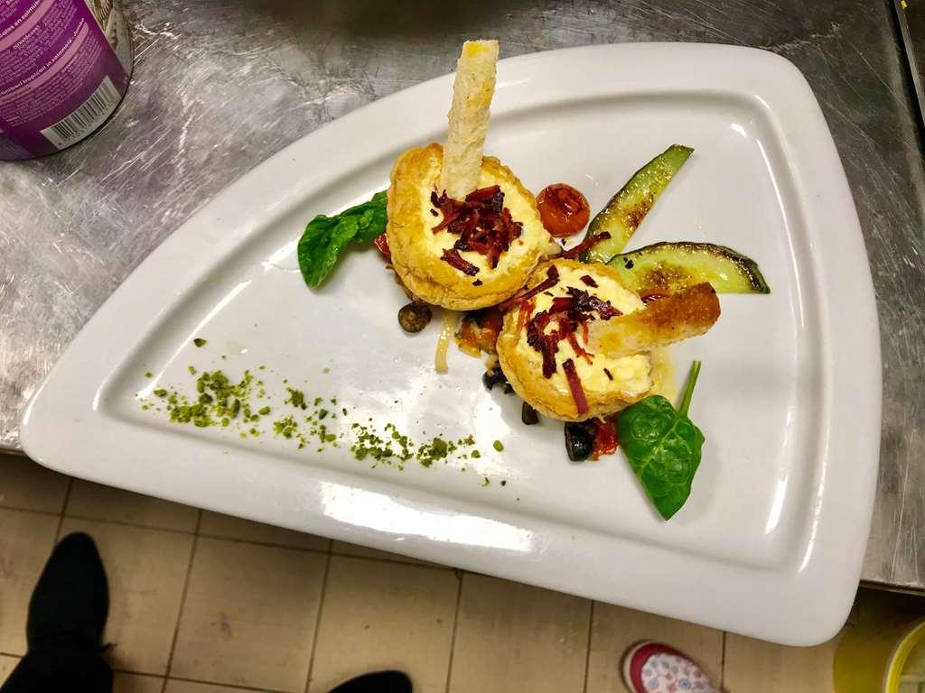 Kyriad Hotel Nevers Centre Restaurant photo