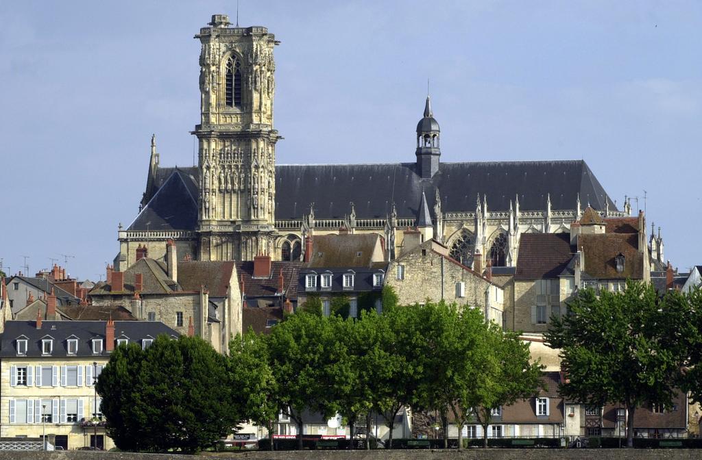 Kyriad Hotel Nevers Centre Exterior photo